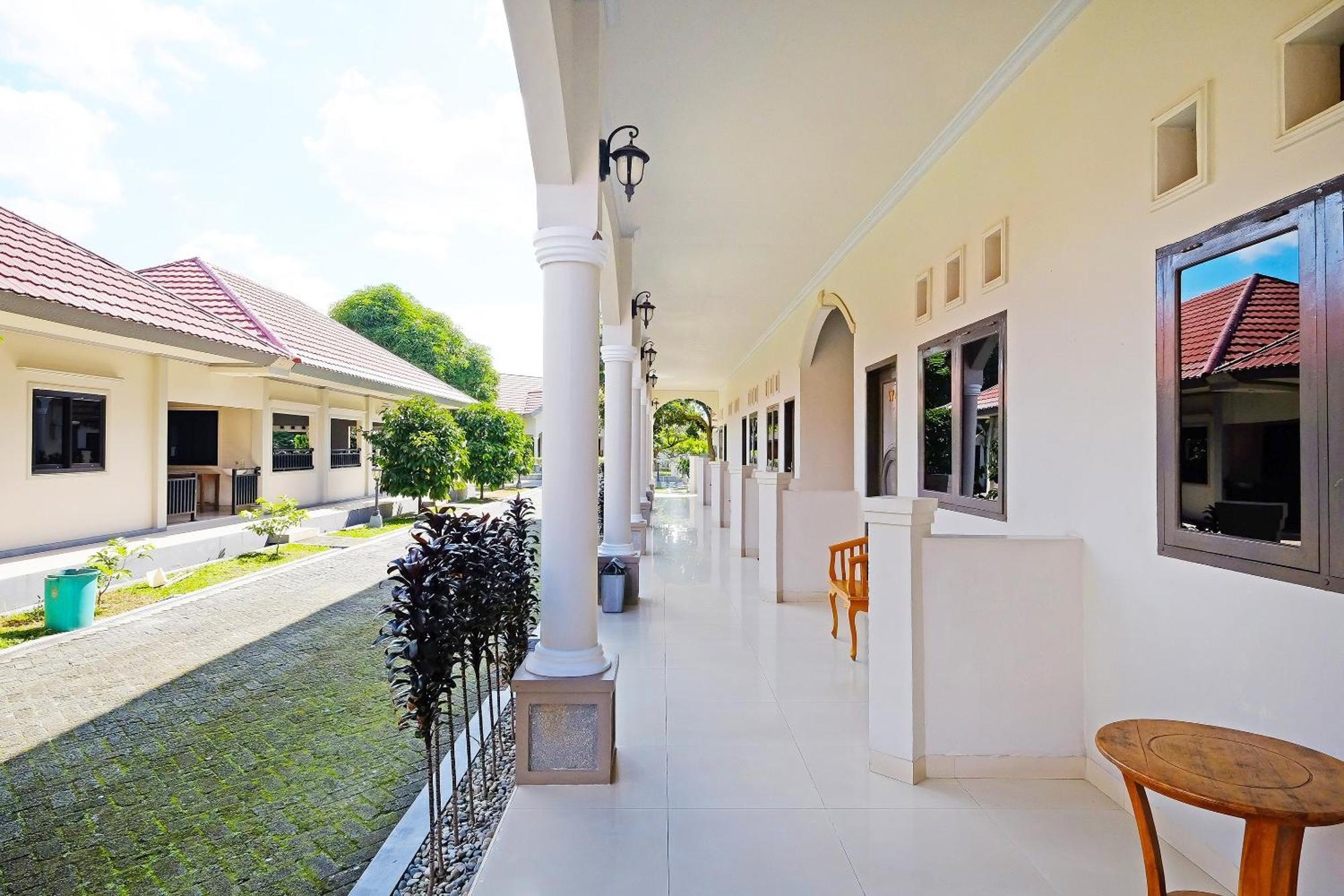 Collection O 91046 Hotel Remaja Indah Masamba Exterior foto